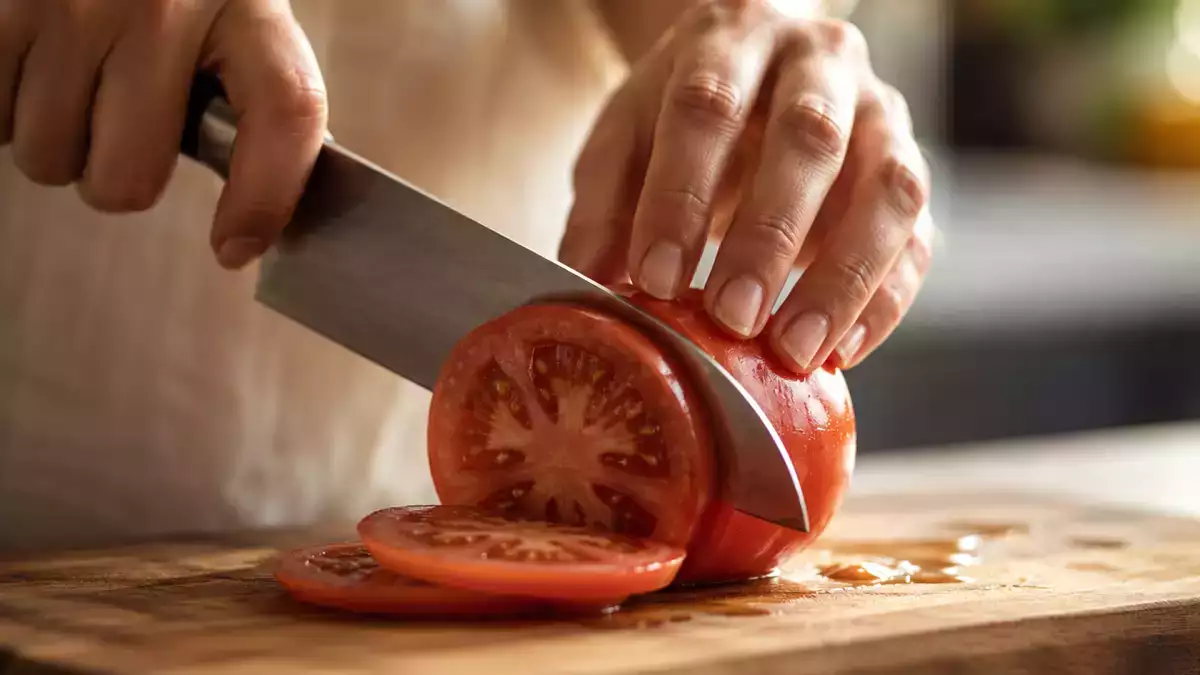 5 ingrédients qui pourraient endommager vos couteaux sans que vous le sachiez