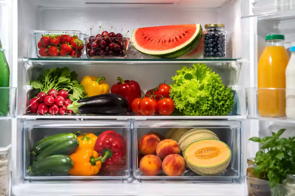 Frigo ou extérieur ? Voici où conserver vos fruits et légumes d'été pour qu'ils restent frais plus longtemps