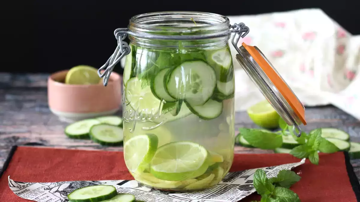 Cette eau aromatisée ultra fraîche pourrait bien remplacer vos sodas cet été !