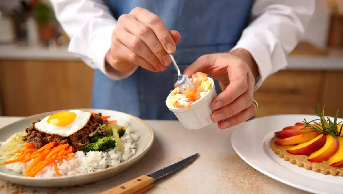 Menu du jour, 23 juillet : soufflés au saumon fumé, un bibimbap coréen savoureux et une tarte rustique aux pêches