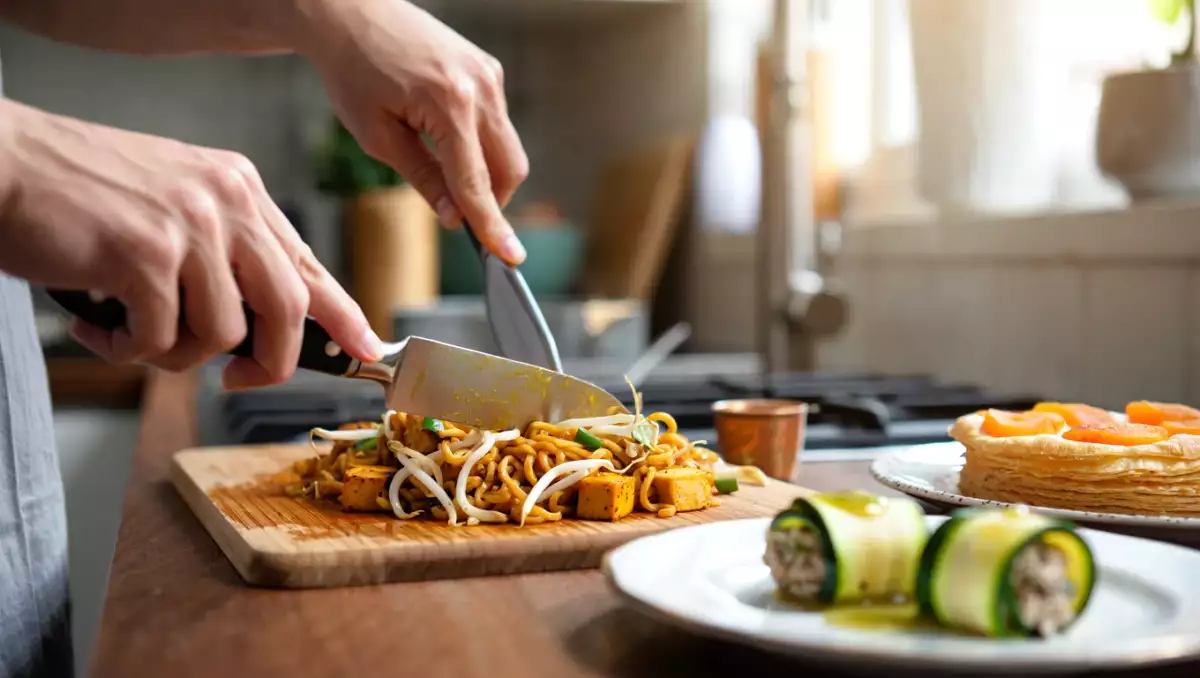 Menu du jour, 20 juillet : roulés de courgette à la sardine, un pad thaï au tofu savoureux, et une délicieuse tarte fine aux abricots