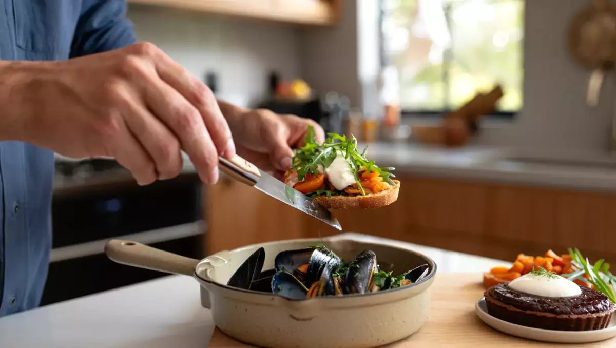 Menu du jour, 14 juillet : une tartine estivale, des moules crémeuses et une tarte brésilienne