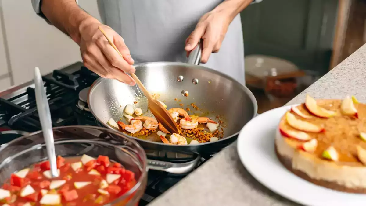 Menu du jour, 12 juillet : gaspacho léger, des crevettes savoureuses et un cheesecake aux pommes
