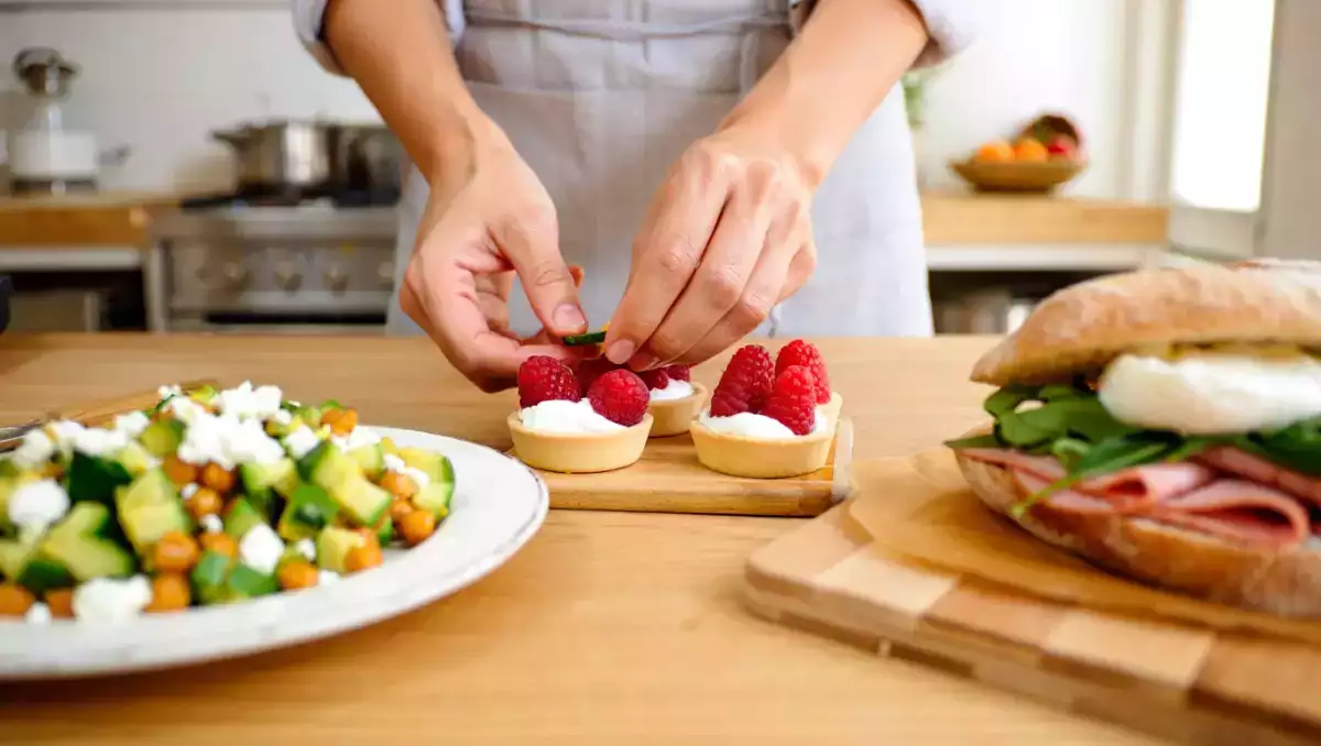 Menu du jour, 10 juillet : une salade fraîche, un sandwich italien et des mini tartelettes