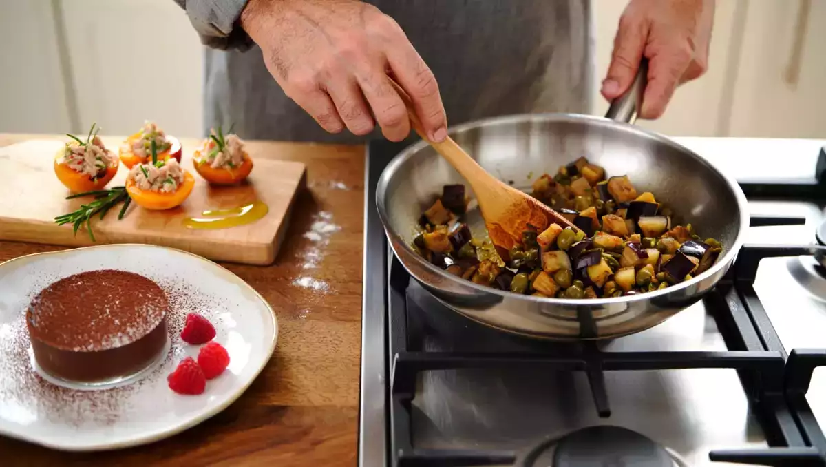Menu sans gluten, 16 juillet : abricots farcis, caponata sicilienne et dessert chocolaté au kaki