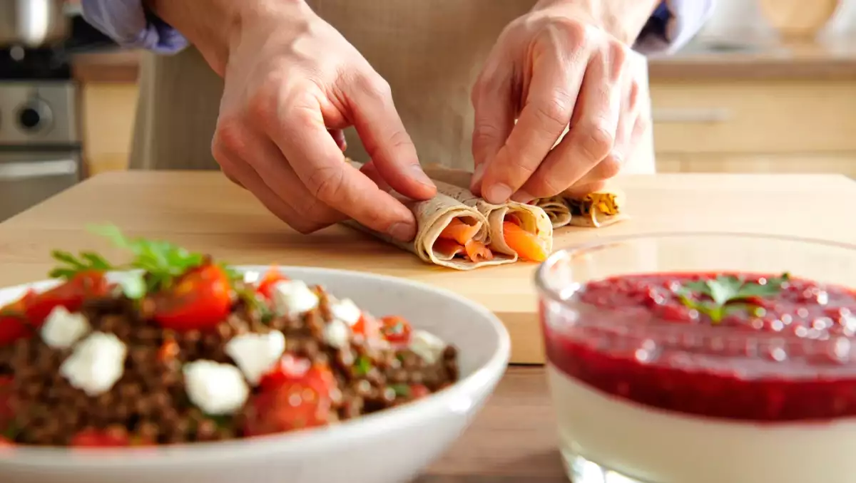 Menu sans gluten, 11 juillet : roulés de sarrasin au saumon, salade de lentilles et panna cotta à la vanille