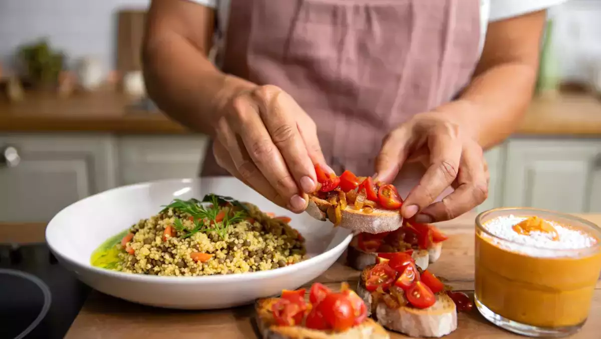 Menu végétarien, 23 juillet : une escapade gourmande entre bruschetta, couscous coloré et mousse d'orange