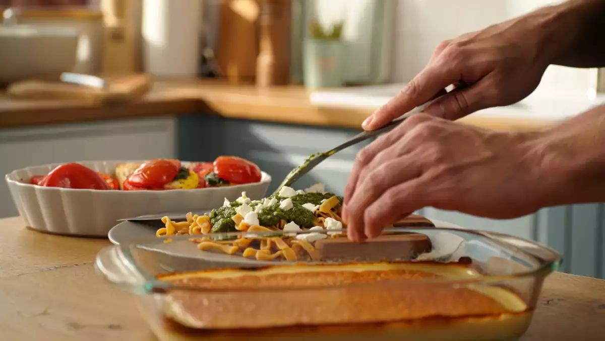 Menu végétarien, 18 juillet : salade de pâtes au pesto, tomates farcies et flan à la noix de coco
