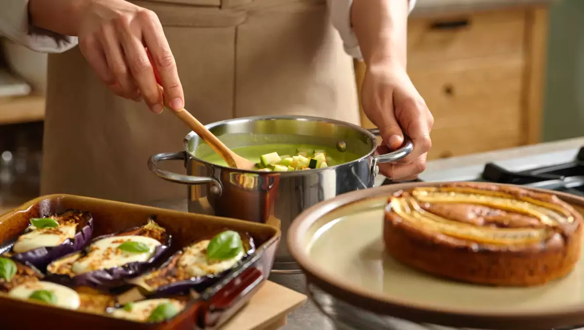 Menu du jour, 17 août : une soupe légère, des aubergines farcies et un gâteau renversé à la banane