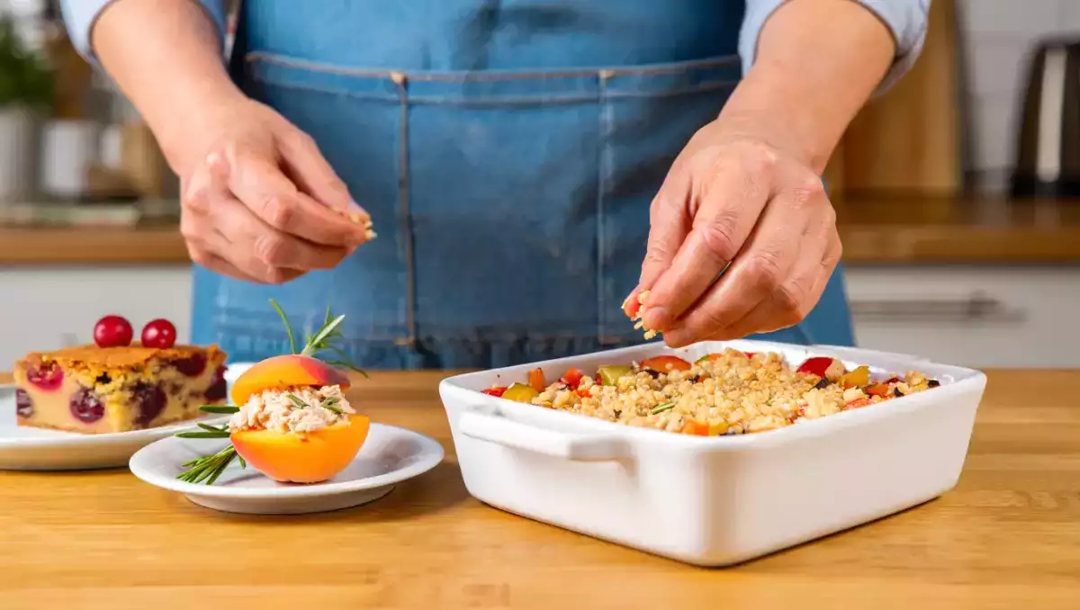 Menu du jour, 18 août : abricots farcis, crumble de ratatouille et blondie cerises