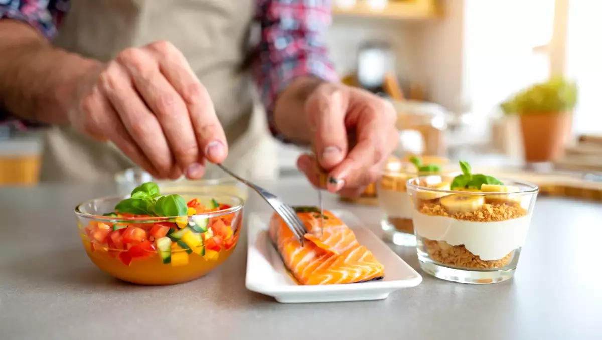 Menu du jour, 10 août : gaspacho frais, saumon mariné au miso et verrines banoffee