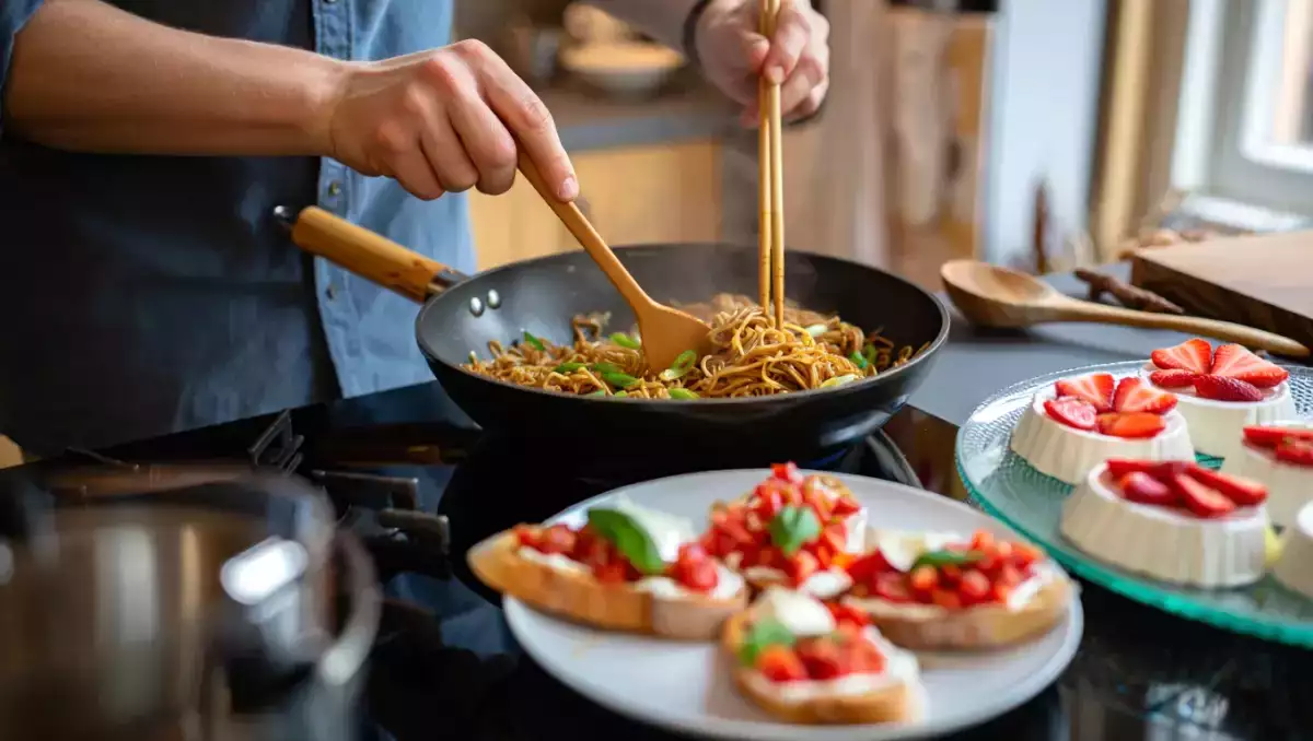 Menu végétarien, 30 août : tartines croustillantes, nouilles sautées et flans légers aux fraises
