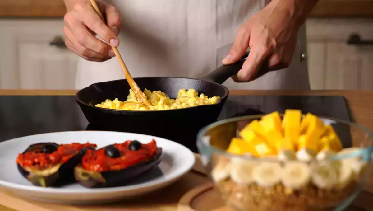 Menu végétarien, 10 août : oeufs brouillés, aubergines farcies et smoothie bowl fruité