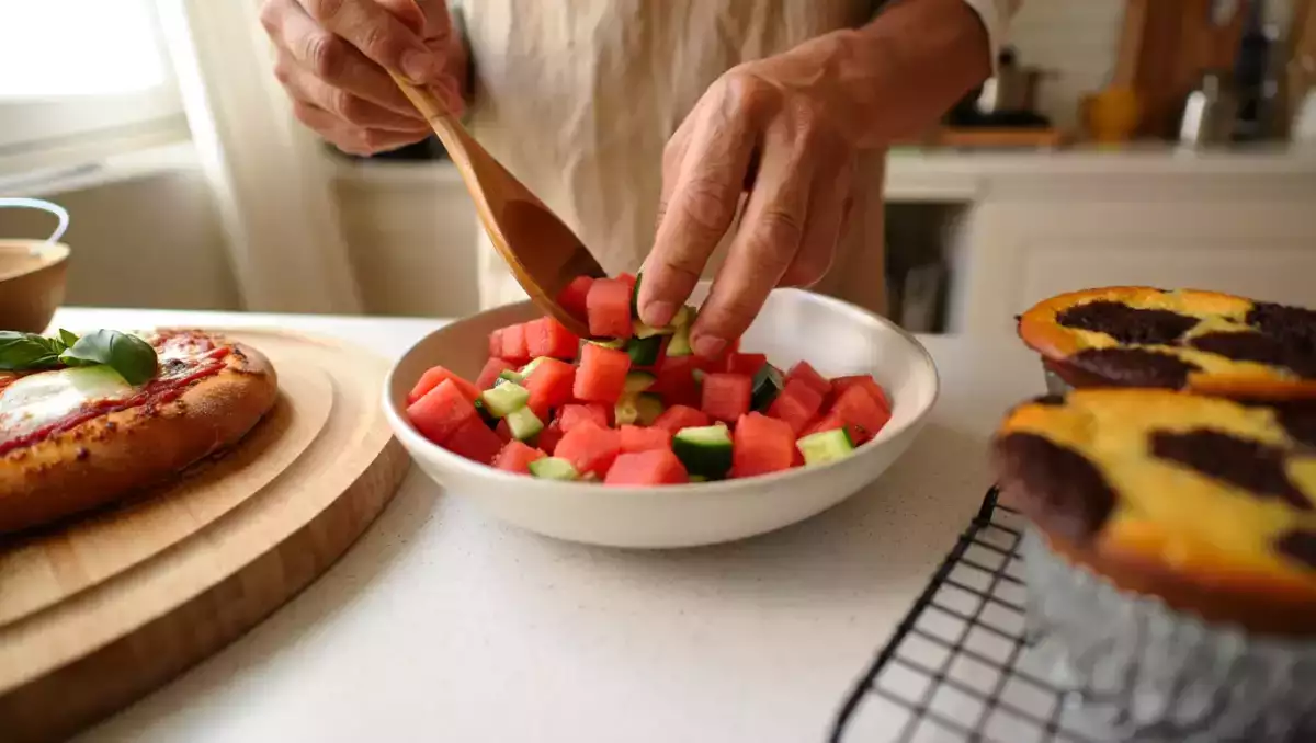 Menu végétarien, 25 août : fraîcheur estivale avec salade, pizza et muffins marbrés
