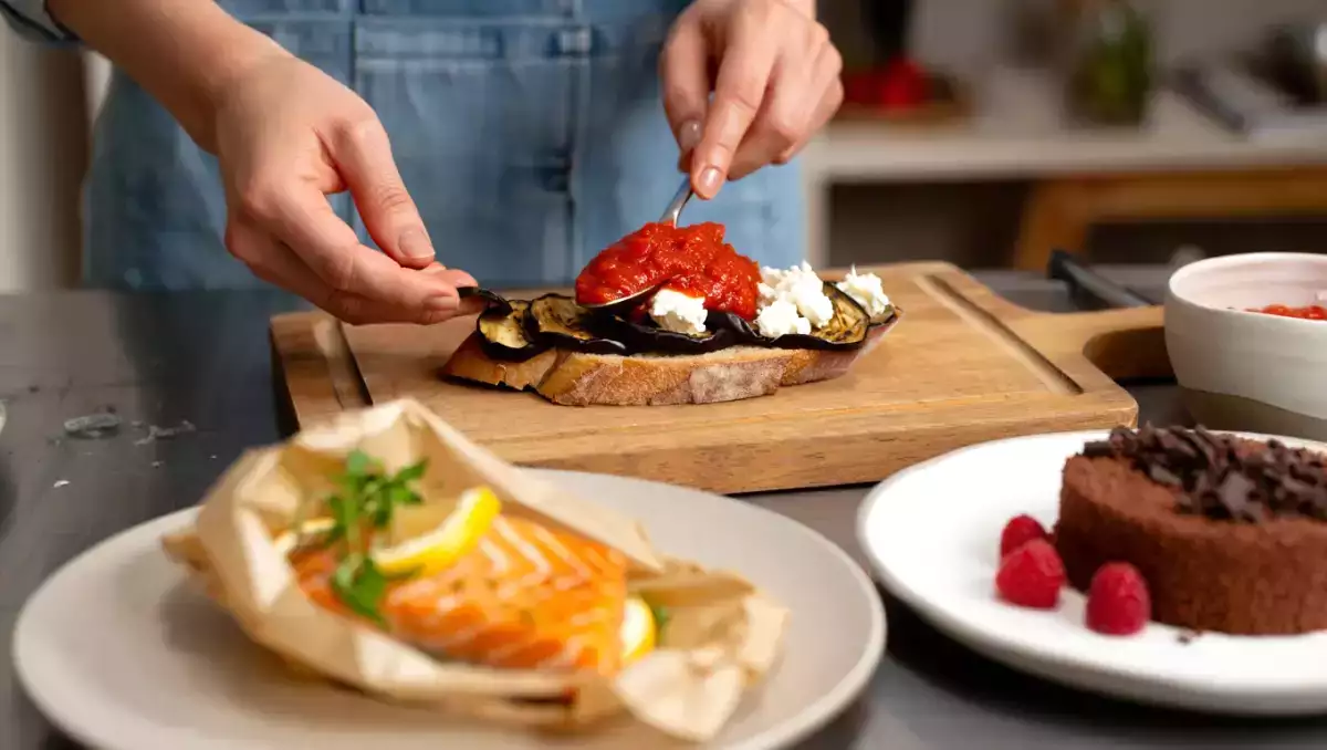 Menu sans gluten, 22 août : tartines d'aubergine, saumon en papillote et mousse au chocolat