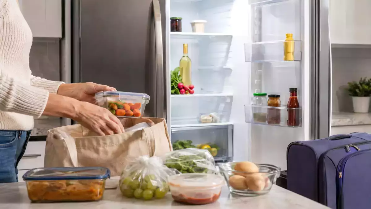 Mode vacances du frigo : quels aliments retirer avant de partir ?