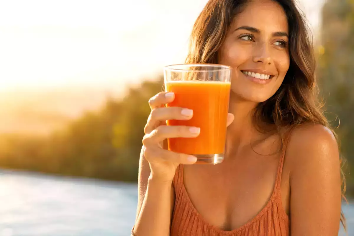 Le jus qui accompagne le bronzage (sans remplacer la crème solaire!)