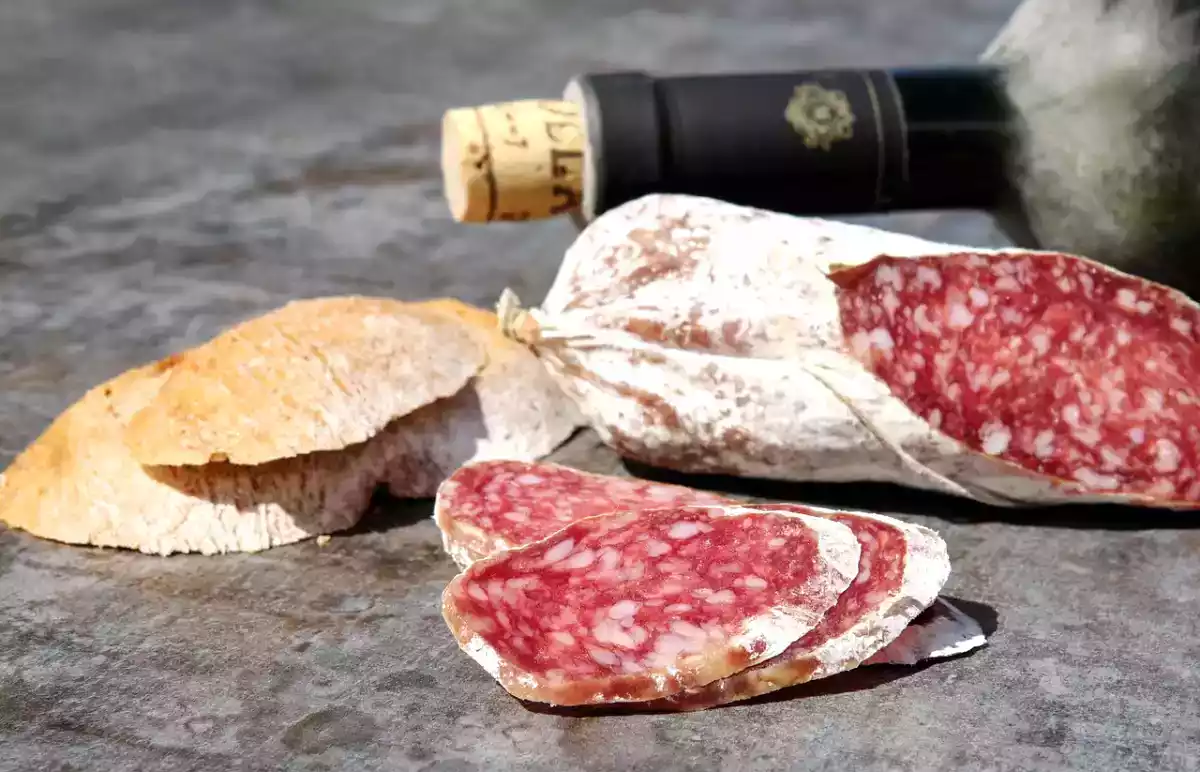 La poudre blanche sur le saucisson, c’est quoi ?