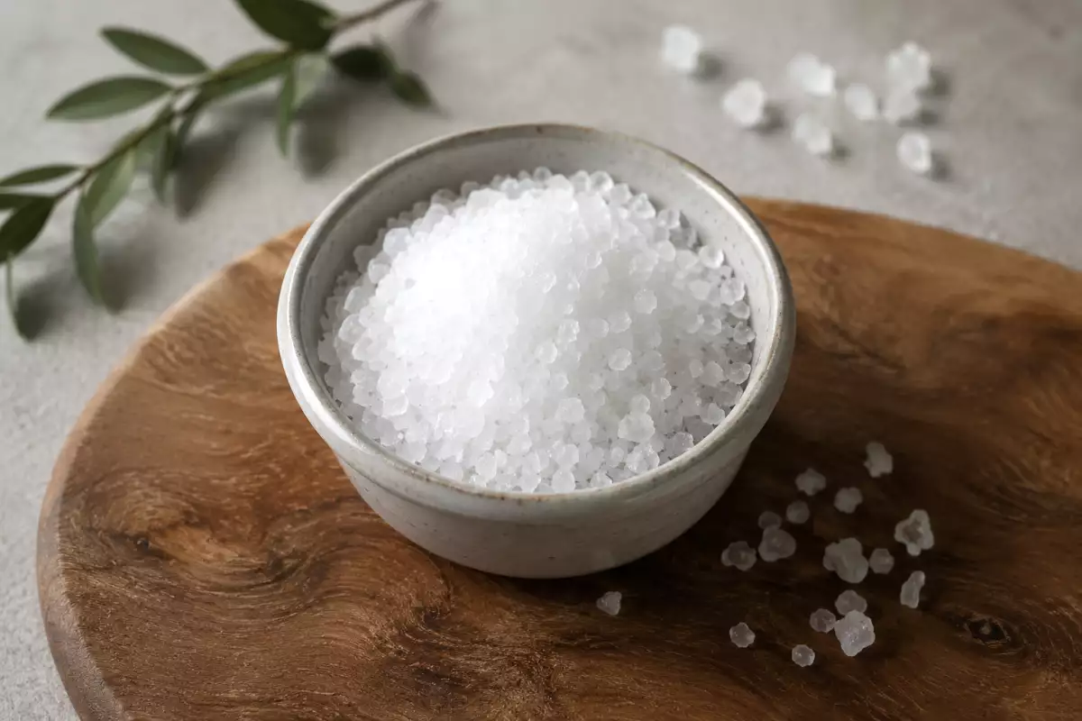 Sel fin, fleur de sel, sel rose ou sel iodé : comment choisir le bon sel pour cuisiner à la maison?