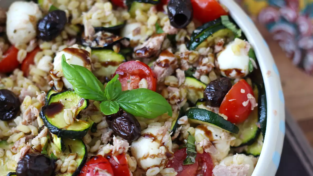 Salades complètes : 28 recettes faciles pour un repas rassasiant !