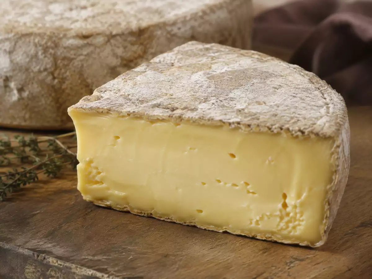 Deux lots de Saint-Nectaire fermier vendus dans plusieurs grandes enseignes sont rappelés