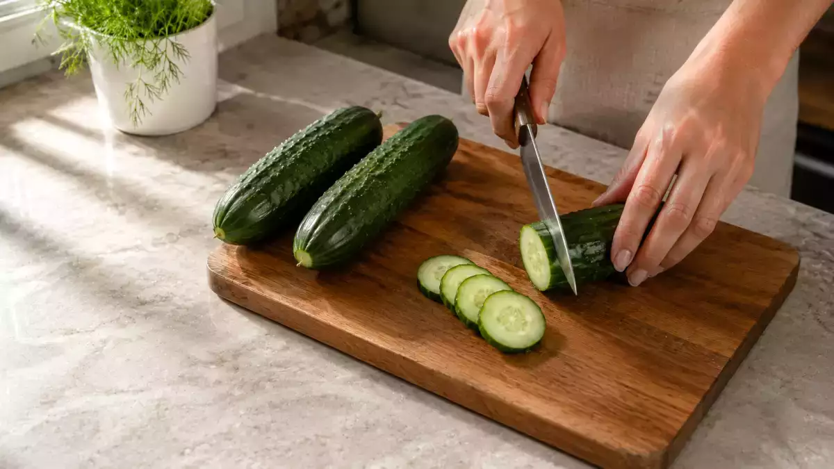 Peau, pépins, amertume : comment préparer le concombre pour mieux le digérer