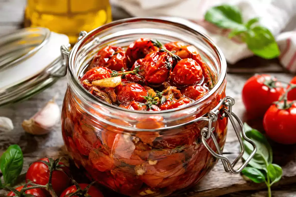 Tomates cerises trop mûres : les méthode simple sans gaspillage pour les conserver plusieurs semaines