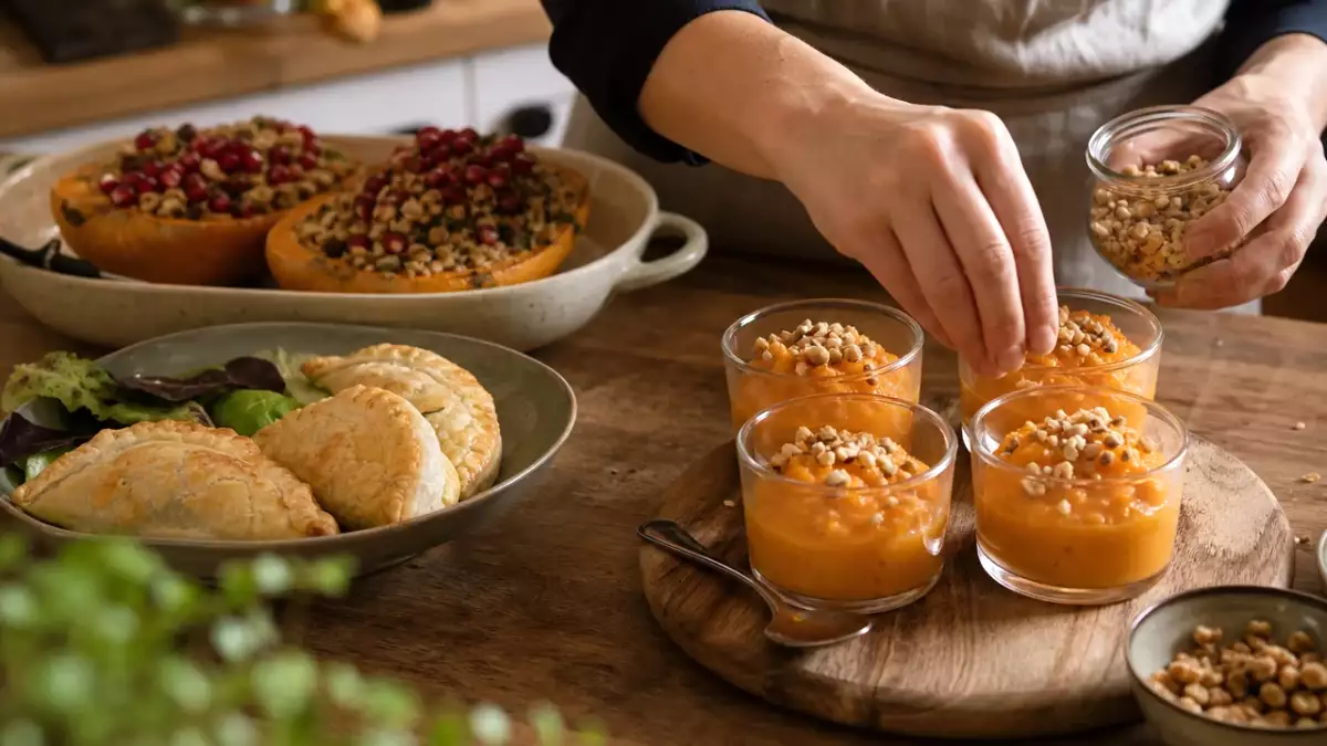 Menu végétarien, 22 septembre : chaussons gourmands, butternut colorée et compote vitaminée