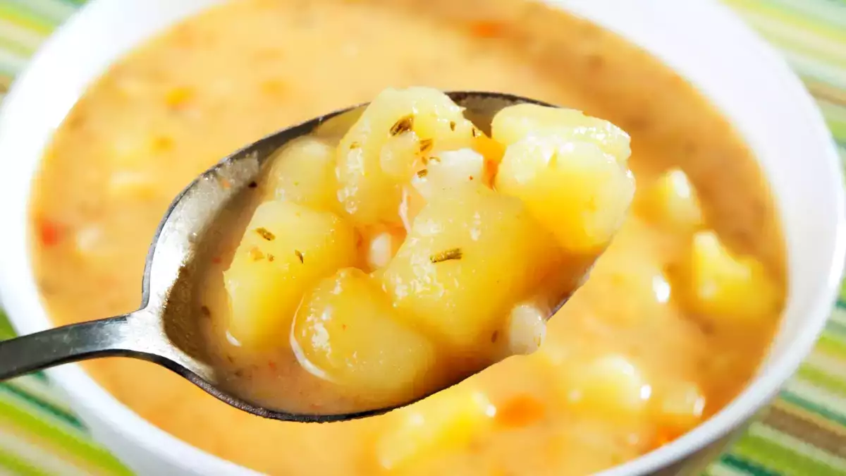 Sauver un plat trop salé sans le jeter : l'astuce de la pomme de terre fonctionne-t-elle vraiment ?