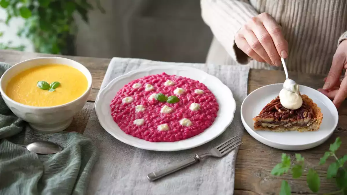 Menu du jour, 29 octobre : velouté de potiron, risotto à la betterave et tarte à la noix de pécan