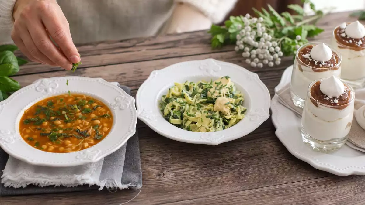 Menu du jour, 28 octobre : chorba végétarienne, one pot pasta épinards chèvre et verrines mont blanc