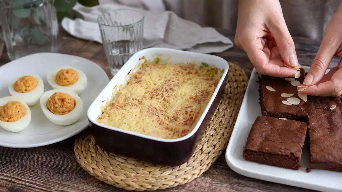 Menu du jour, 21 octobre : oeufs au thon, gratin de poireau et moelleux au chocolat butternut