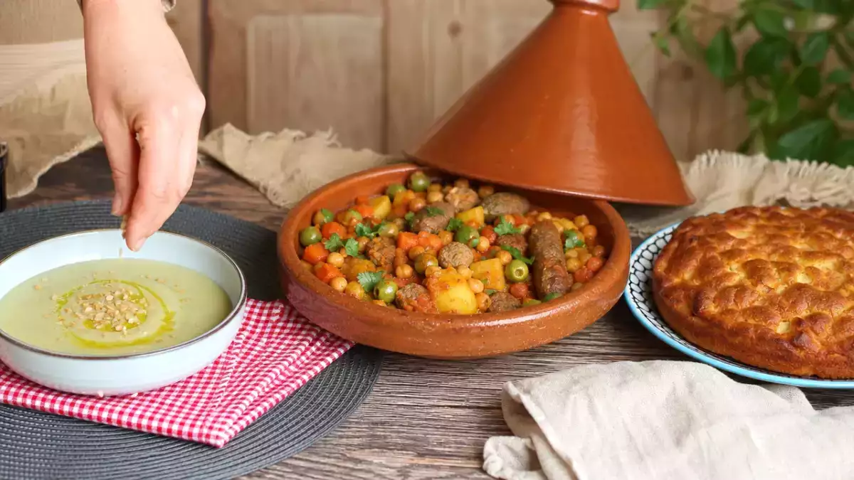 Menu du jour, 14 octobre : velouté de chou frisé, tajine de bœuf et gâteau aux pommes