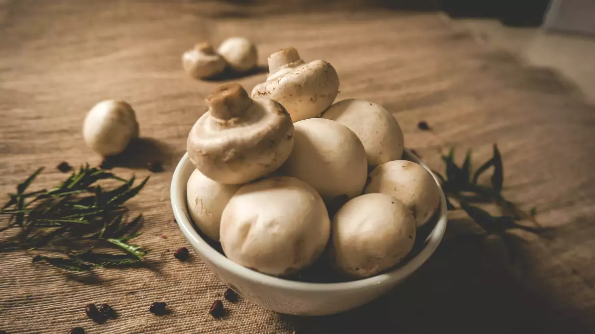 Faut-il vraiment éplucher les champignons avant de les cuisiner ?