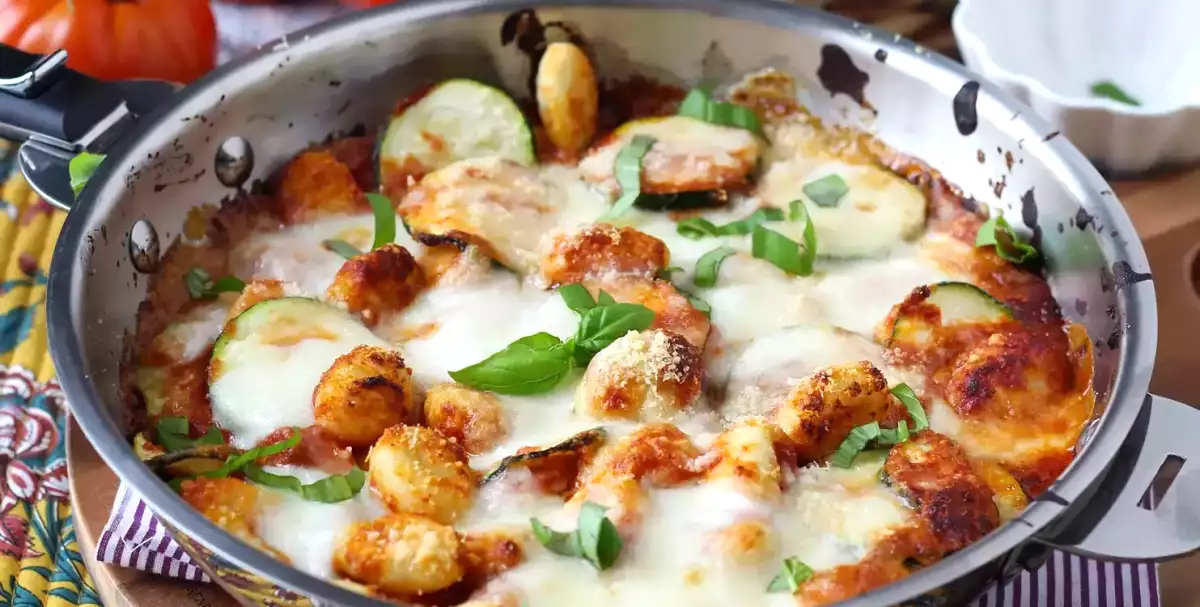 Pas le temps de cuisiner ? Ce gratin de gnocchi ultra fondant est prêt en moins de 30 minutes