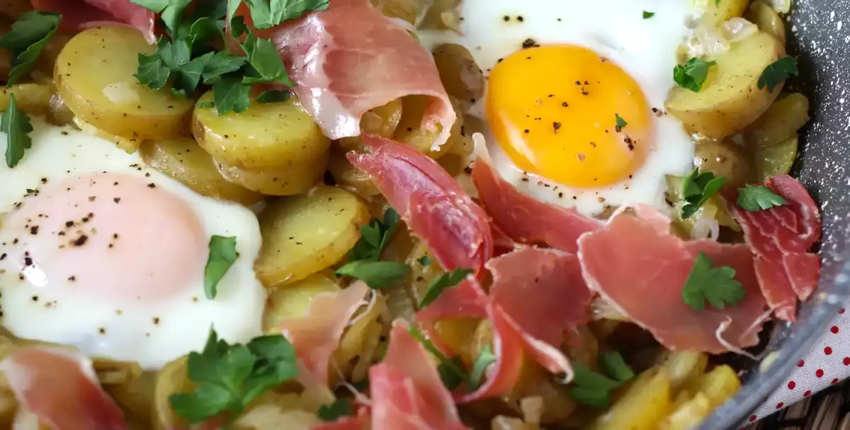 Pas d'idée ce soir ? Avec des pommes de terre et des œufs, vous avez déjà presque tout pour ce repas