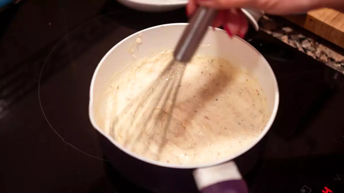 Béchamel trop liquide : comment la rattraper sans faire de grumeaux