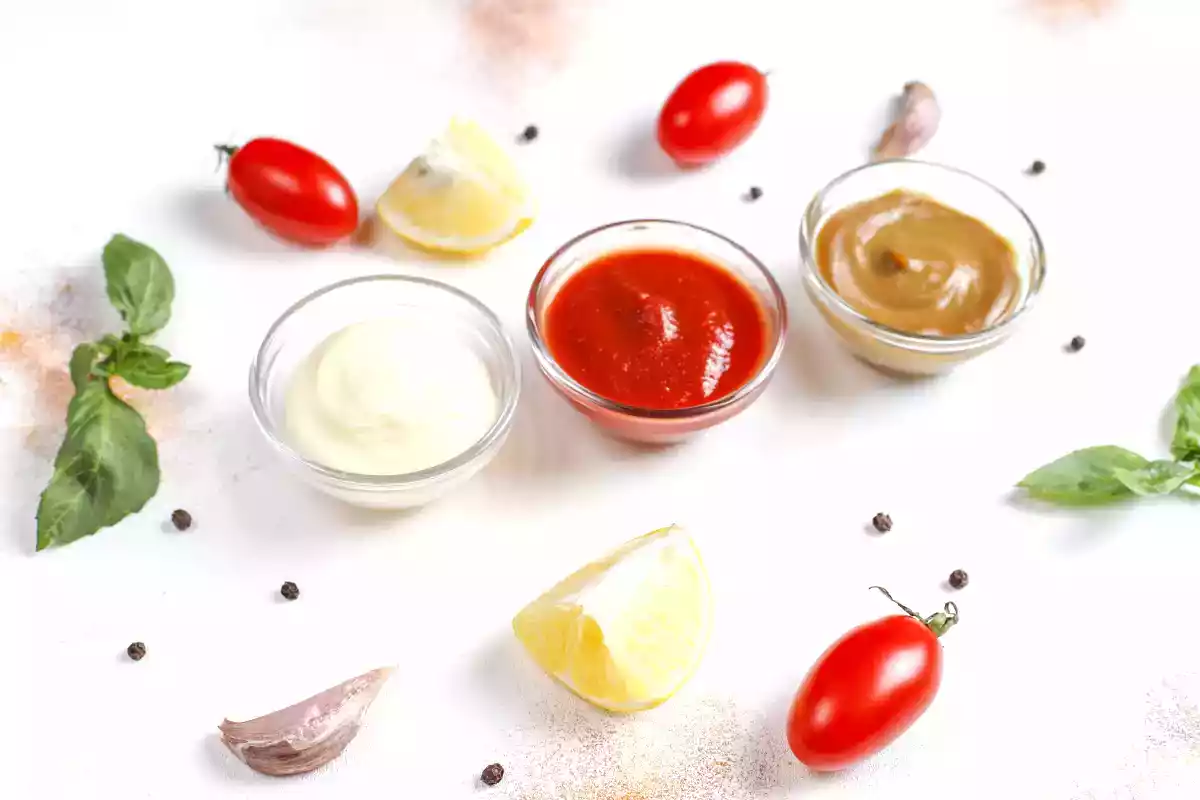 Ces sauces et condiments à toujours avoir dans son frigo