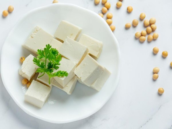 Tofu ferme ou tofu soyeux : lequel choisir selon vos recettes ?