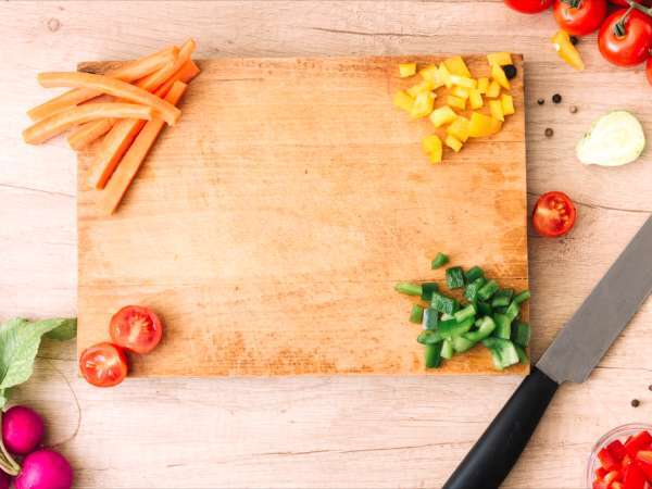 Ce petit mélange au vinaigre qui sauvera n’importe quelle planche à découper