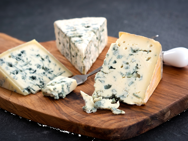 Les fromages bleus sont-ils vraiment “moisis” ? Ce qu’il faut savoir avant de bouder le roquefort