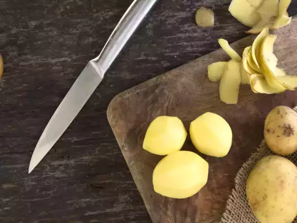 L'astuce miracle pour éviter que les pommes de terre épluchées ne noircissent ?