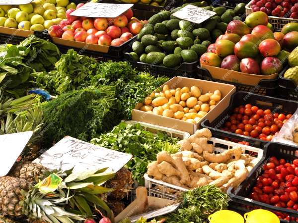 Vacances et marchés : comment déjouer les arnaques et repérer les vrais produits locaux