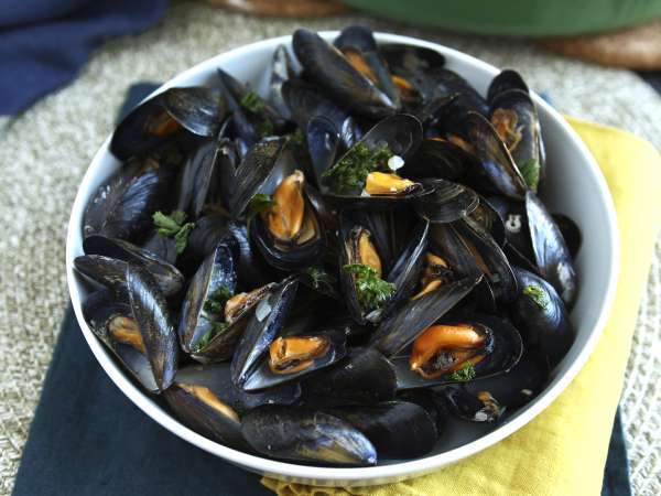Des moules à la maison ? Les 3 gestes simples pour bien les nettoyer (sans y passer des heures)