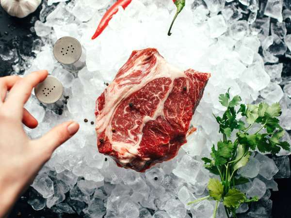 Congeler la viande : 5 erreurs courantes qui gâchent tout (et comment les éviter)