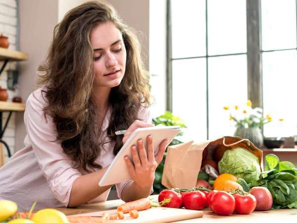Moins transpirer grâce à l’alimentation : les aliments qui aident (et ceux à éviter)