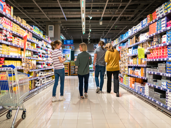 Gérer les courses par fortes chaleurs : la liste maligne et les aliments à stocker d’urgence