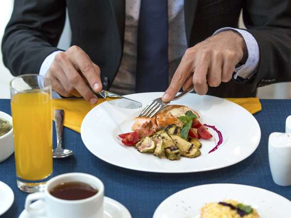 Manger (malin) au buffet : comment maximiser chaque bouchée