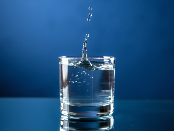 Hydratation en été : 5 idées reçues à oublier pour de bon