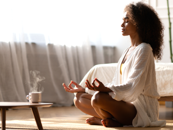 Rituels matinaux en été : 3 habitudes simples pour démarrer en légèreté